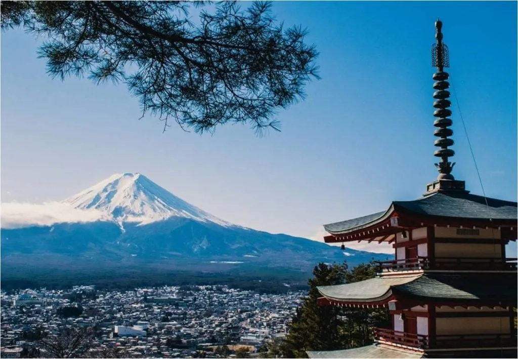 Monte Fuji: La Vista Iconica Bloccata dai Turisti!