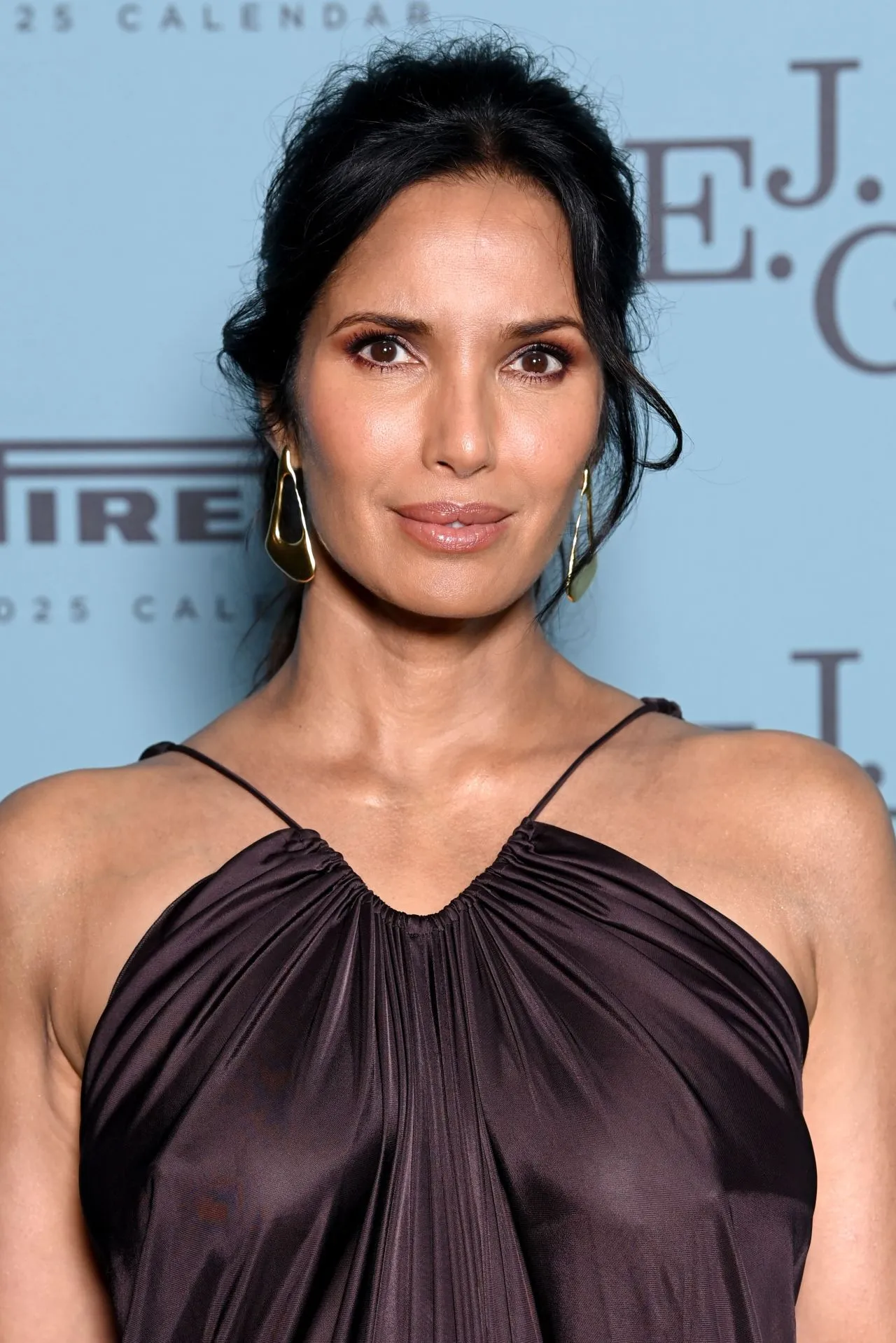 Padma Lakshmi: La Top Model che Incanta l'Italia con il Calendario Pirelli 2025!