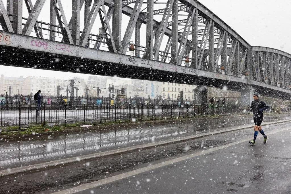 Parigi Sotto la Neve: Scopri le Sorprese del Meteo di Oggi!