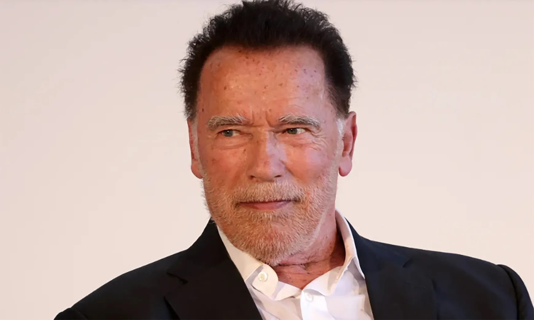 Schwarzenegger Sorprende: "Voto Kamala Harris!" - La Rottura con Trump