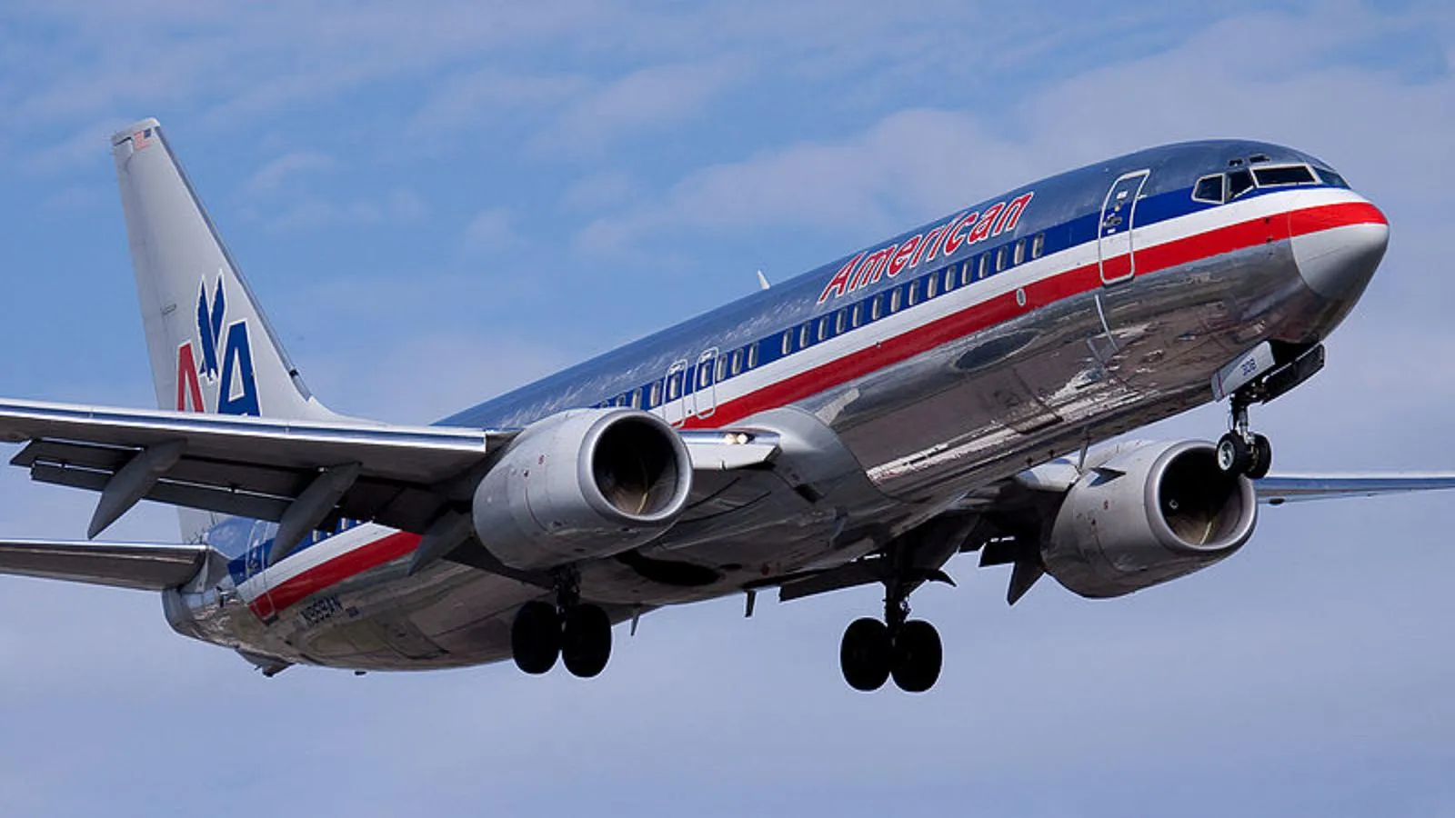 American Airlines a Terra: Sospesi Tutti i Voli per Problemi Tecnici!