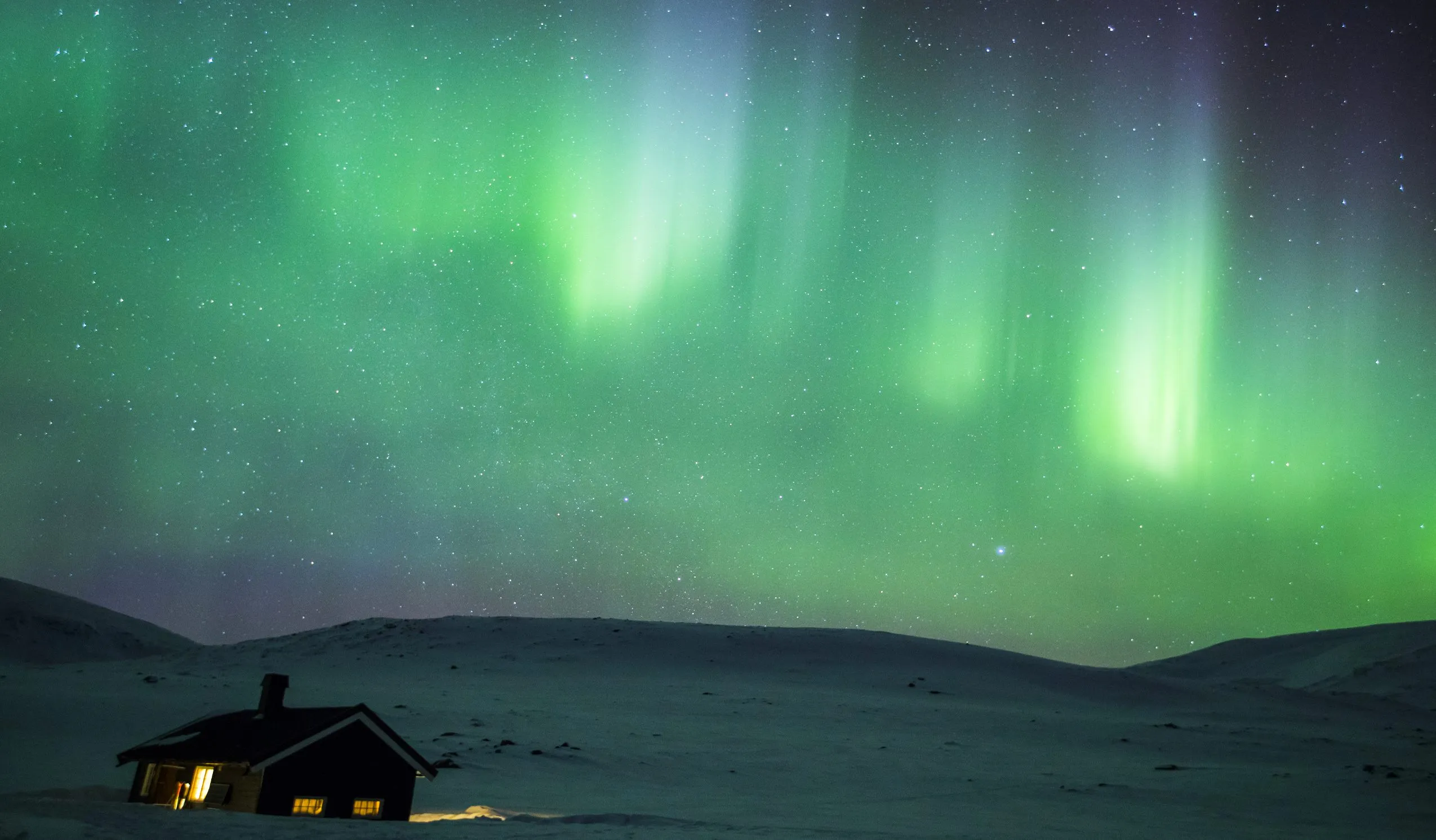 Capodanno Magico: L'Aurora Boreale Illumina il Cielo Italiano!