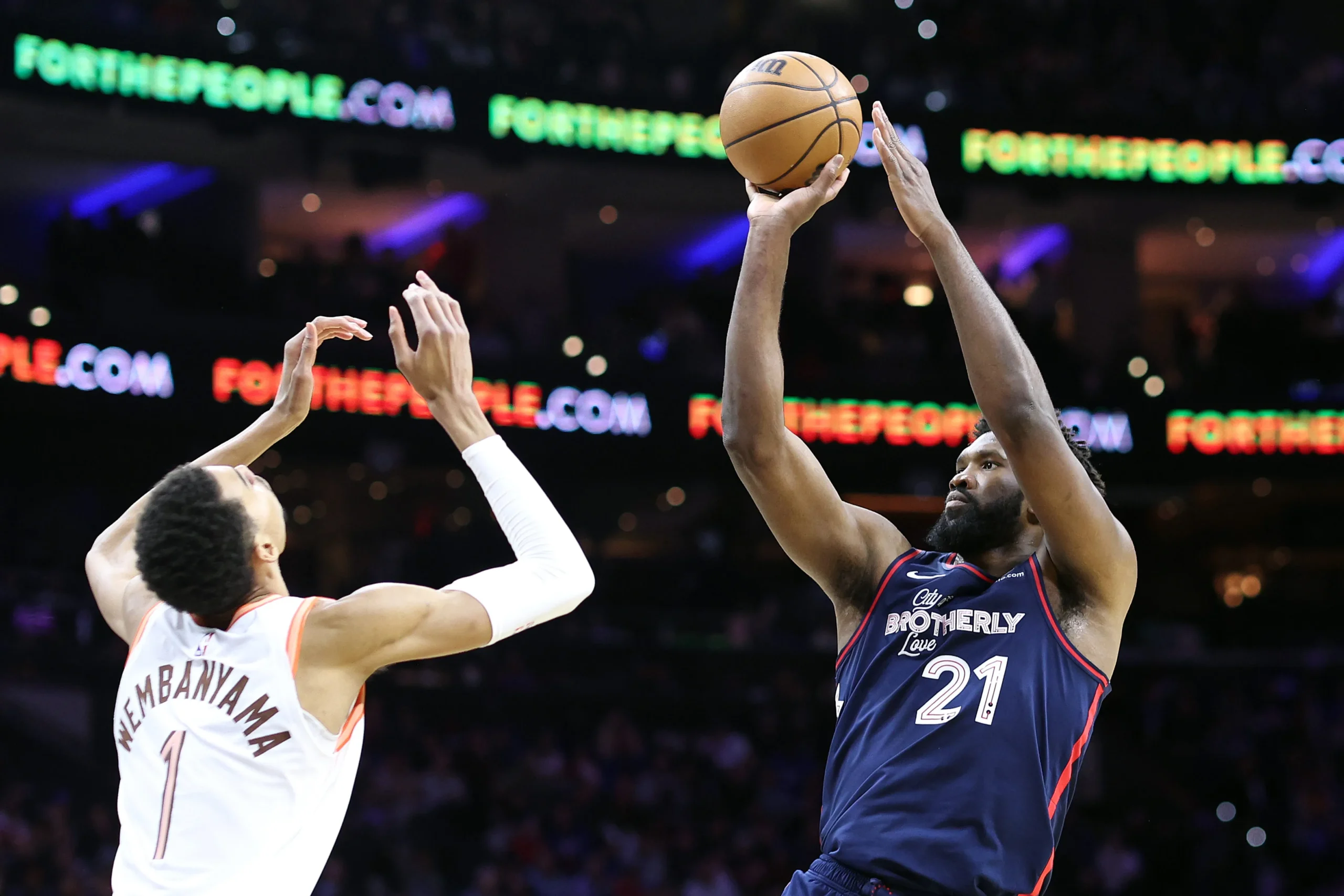 Embiid Eiettato: Il Dramma dei Sixers nella Vittoria contro gli Spurs!