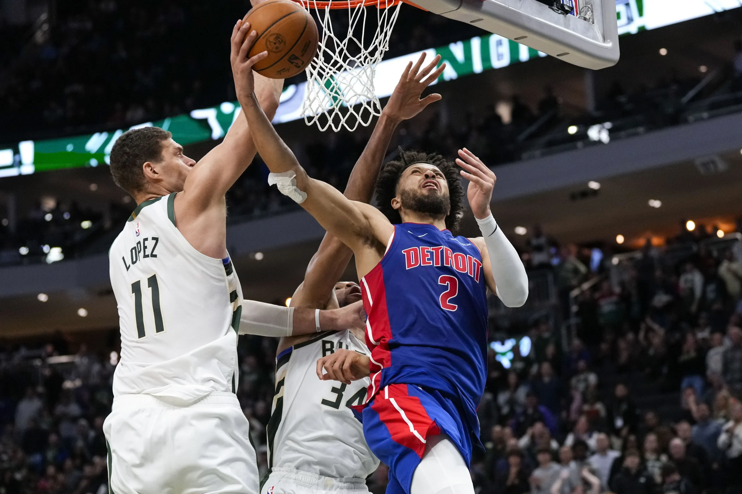 Giannis Brilla: I Bucks Dominano i Pistons in un'Incredibile Partita!