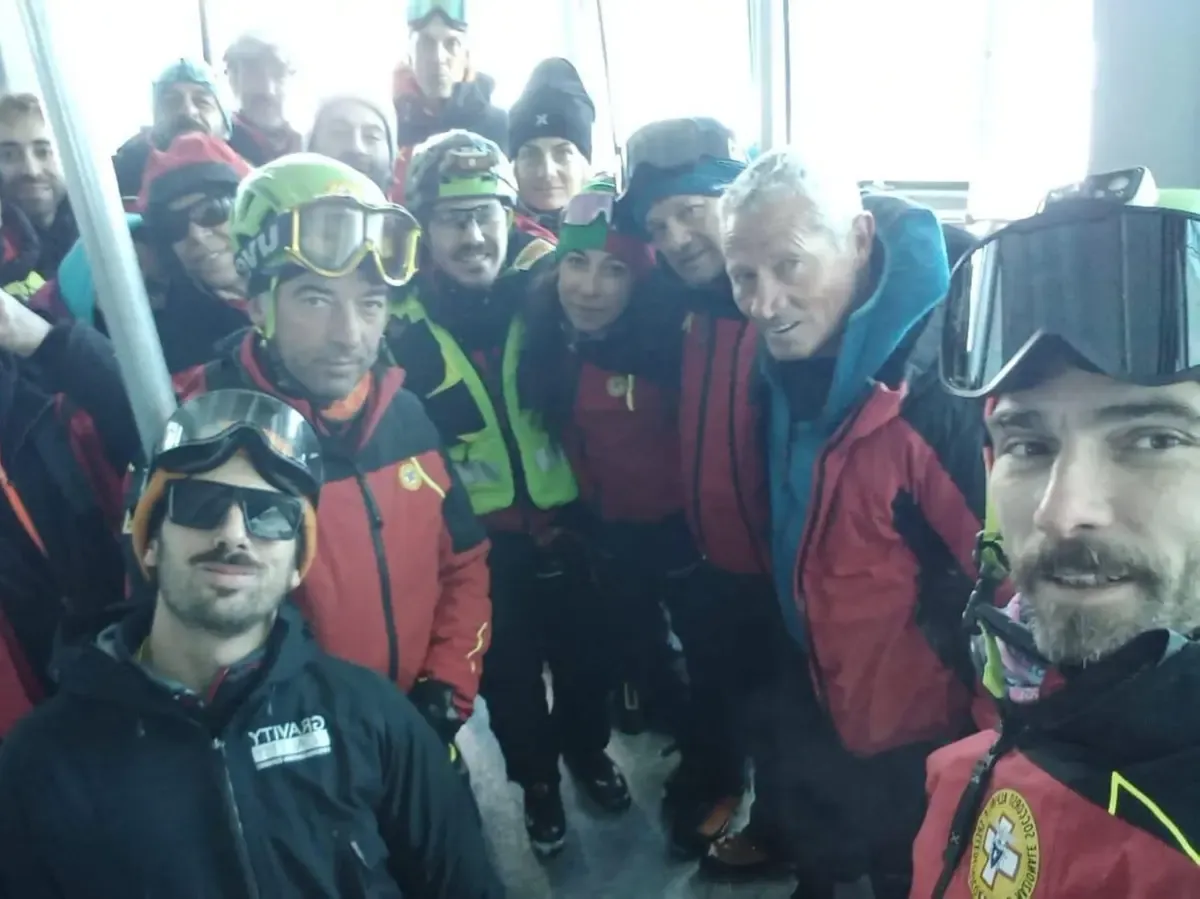 Gran Sasso: Alpinisti Dispersi, Ricerche Sospese nella Tempesta di Neve!