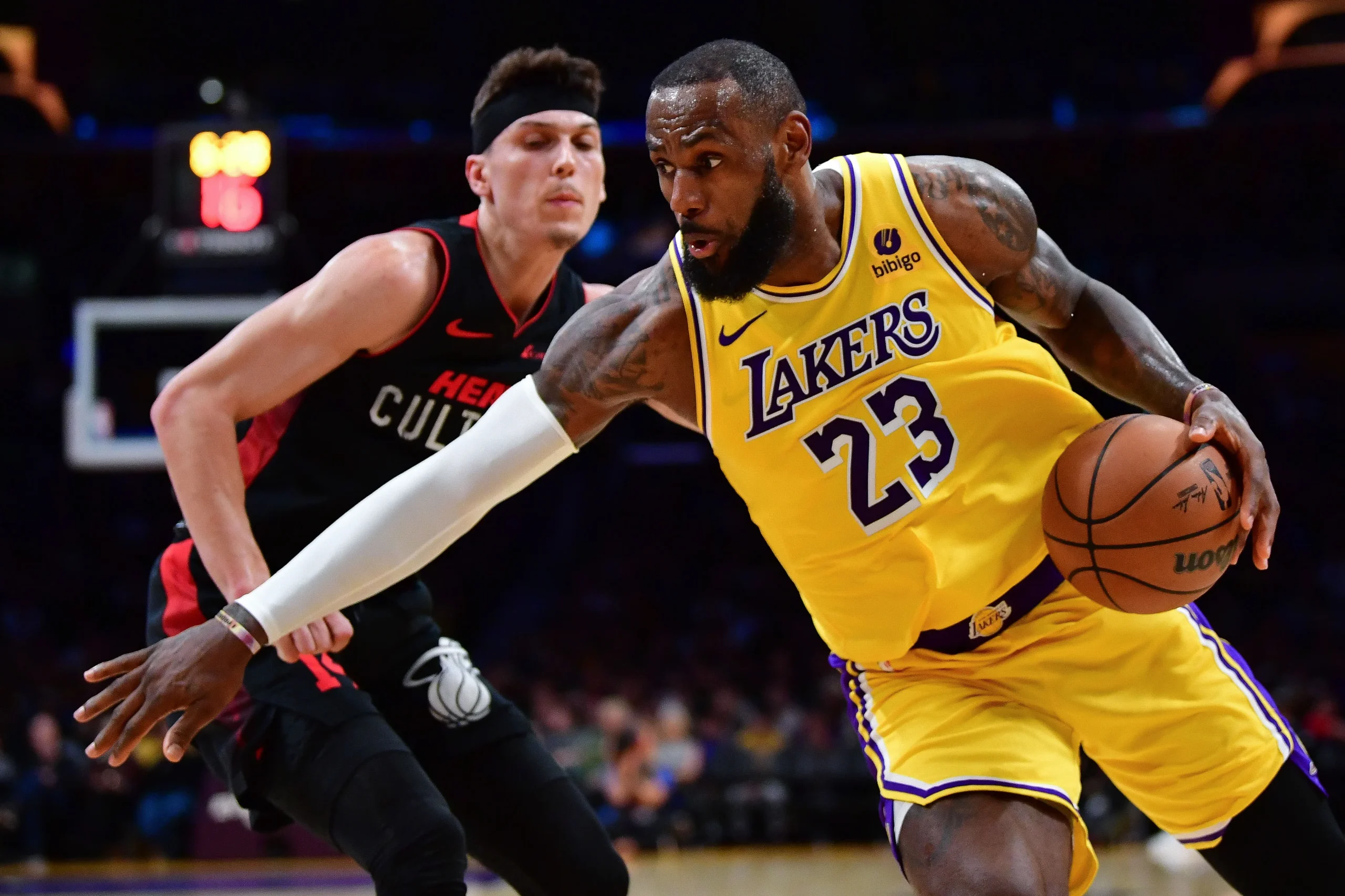 Heat vs Lakers: La Sfida Che Cambierà le Sorti della NBA!