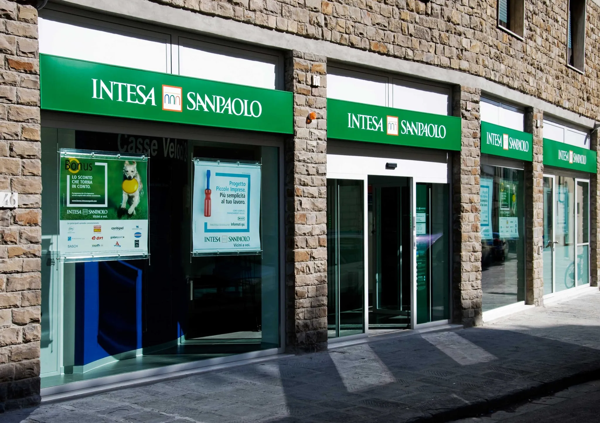 Scoperto il misterioso "rutto.mp3" nell'app di Banca Intesa: un segnale di caos o una semplice burla?