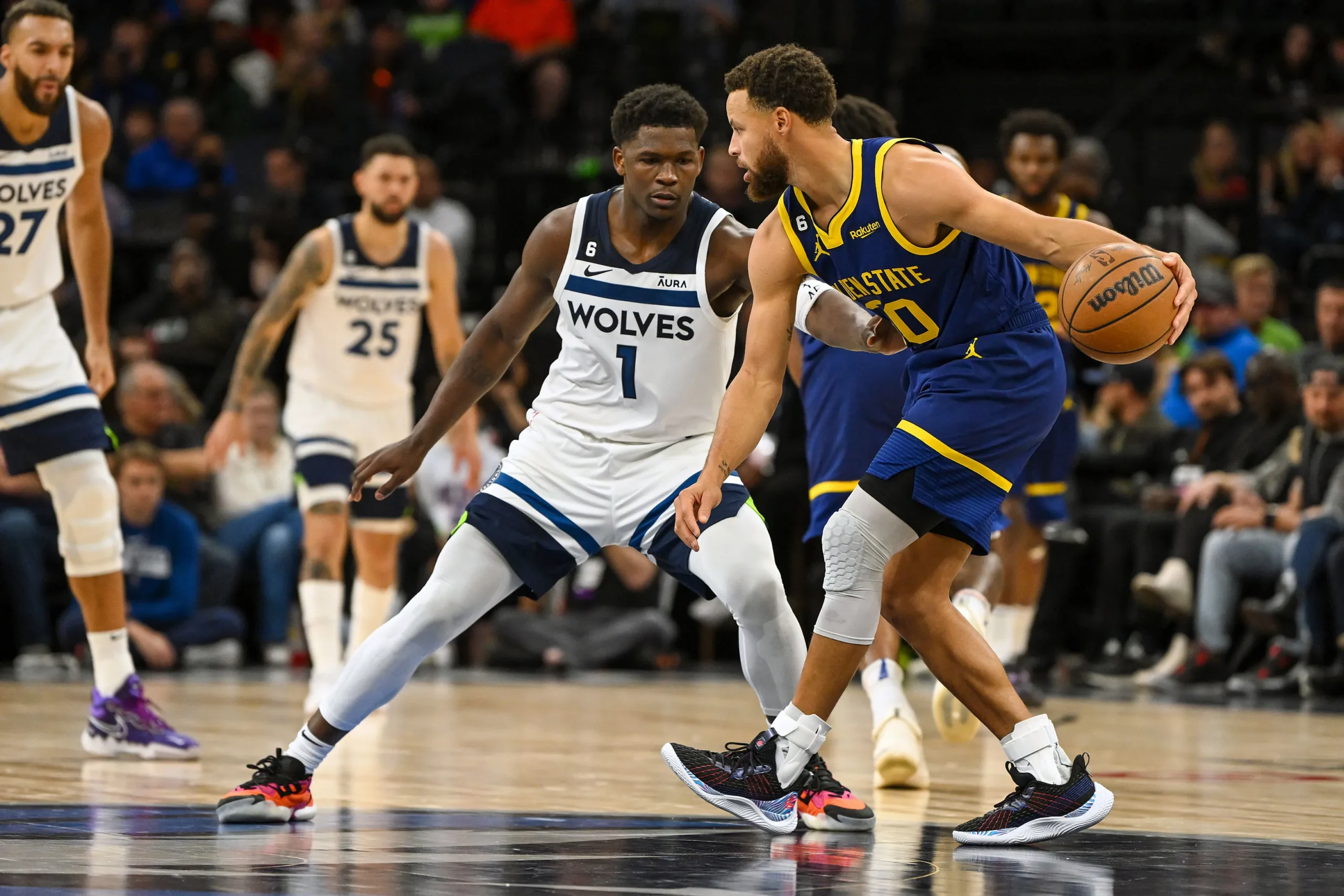 Warriors Rinascono: La Magia di Curry Sconfigge i Timberwolves in una Notte da Ricordare!