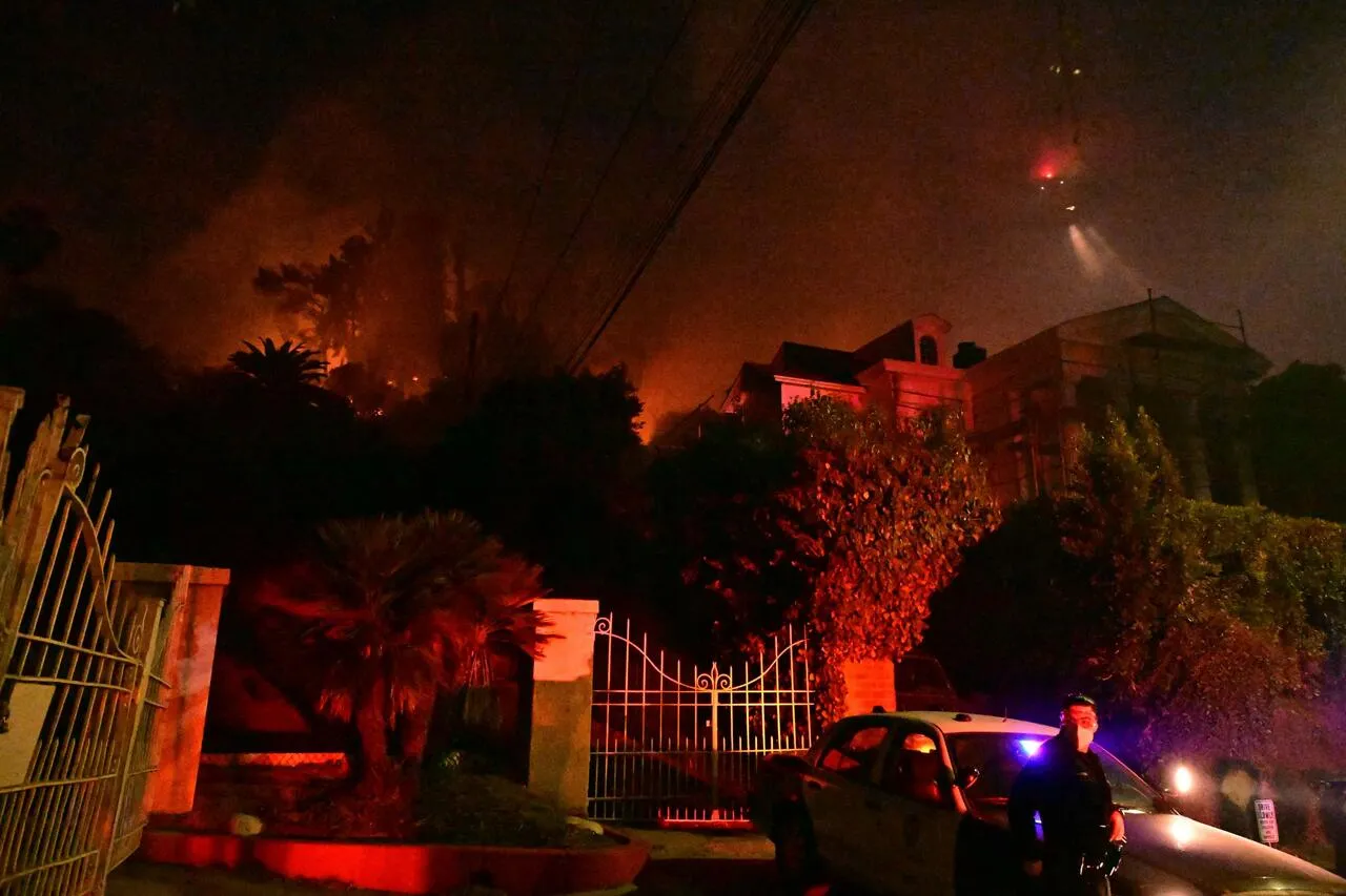 Apocalisse a Los Angeles: Incendi Devastanti Costringono 180.000 Evacuati!