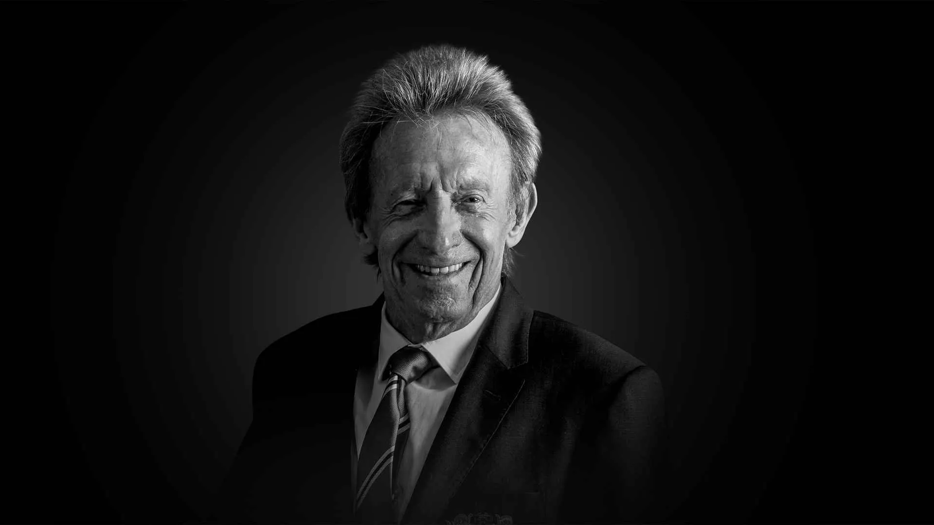 Denis Law: Il Mito del Calcio che Sta Conquistando l'Italia!