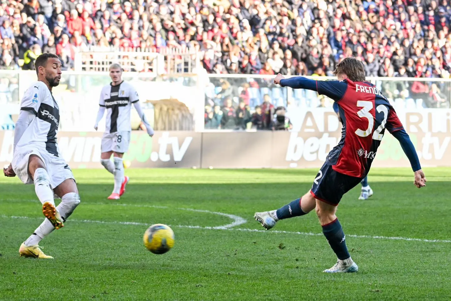 Genoa vs Parma: La Sfida Che Sta Accendendo l'Italia!