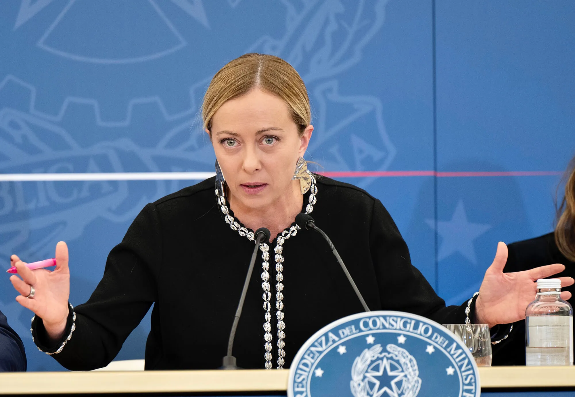Giorgia Meloni svela i segreti della sua conferenza stampa: cosa ha detto davvero?