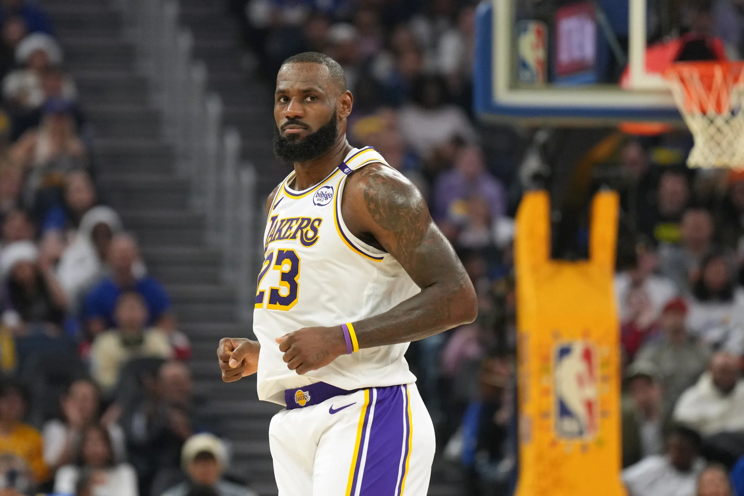 La Sfida del Secolo: Lakers vs Cavaliers, Chi Dominerà il Campo?