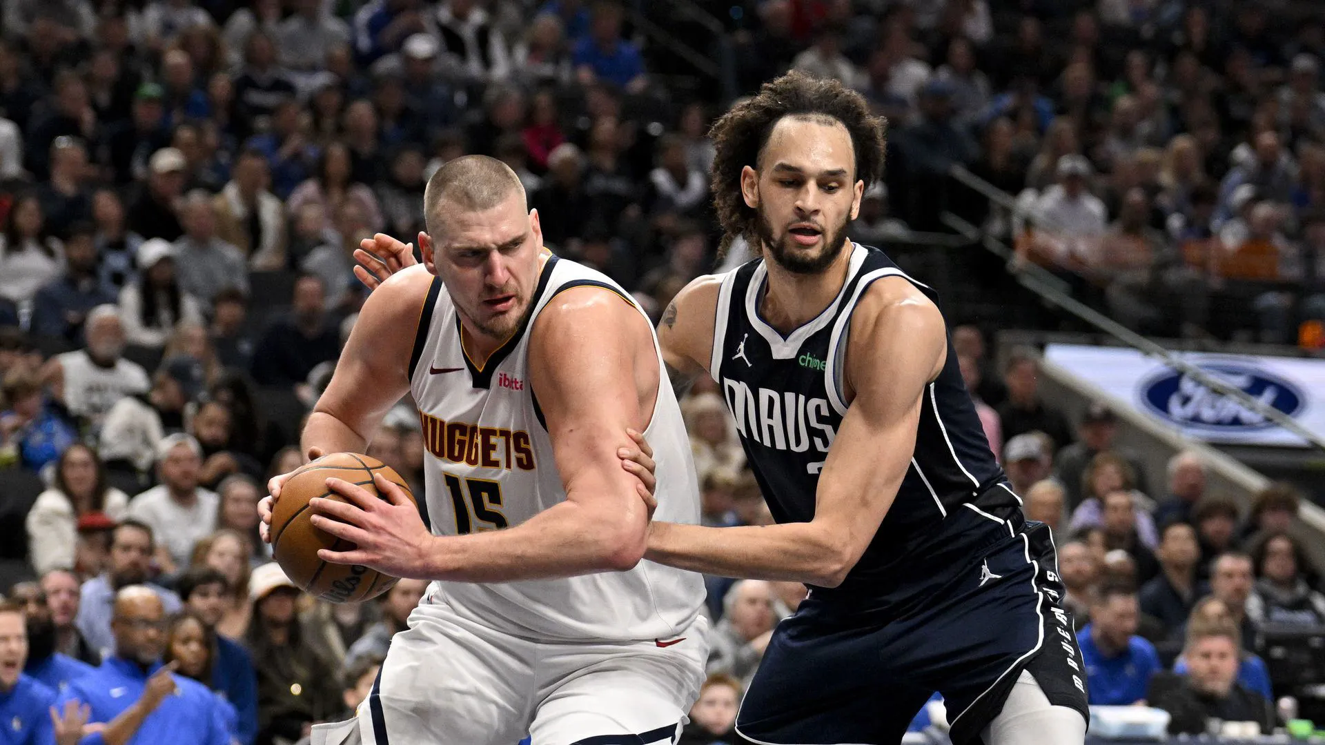 Mavericks vs Nuggets: La Battaglia di Jokic per la Supremazia!