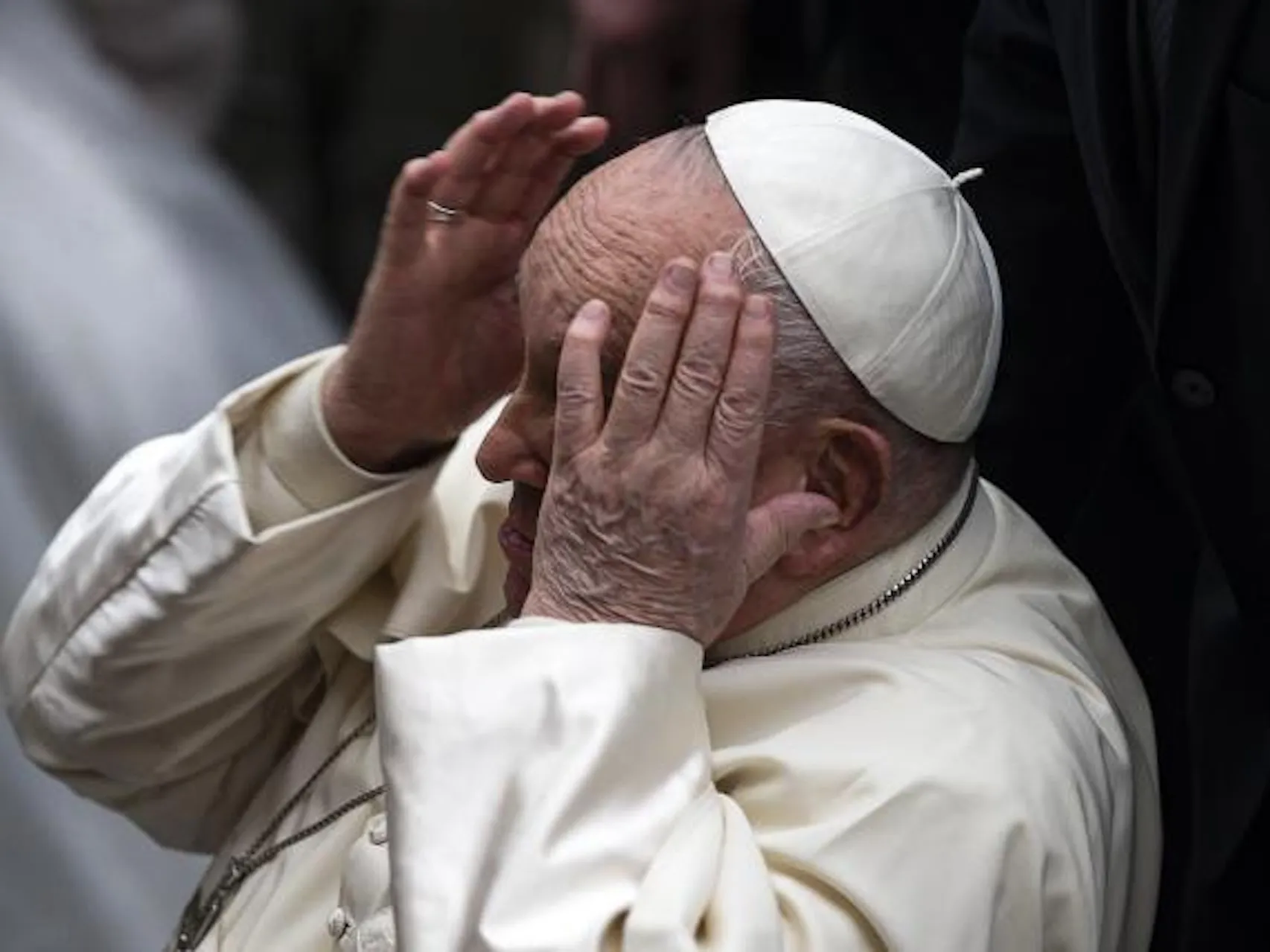 Papa Francesco: La Caduta Che Ha Sorpreso Tutti!