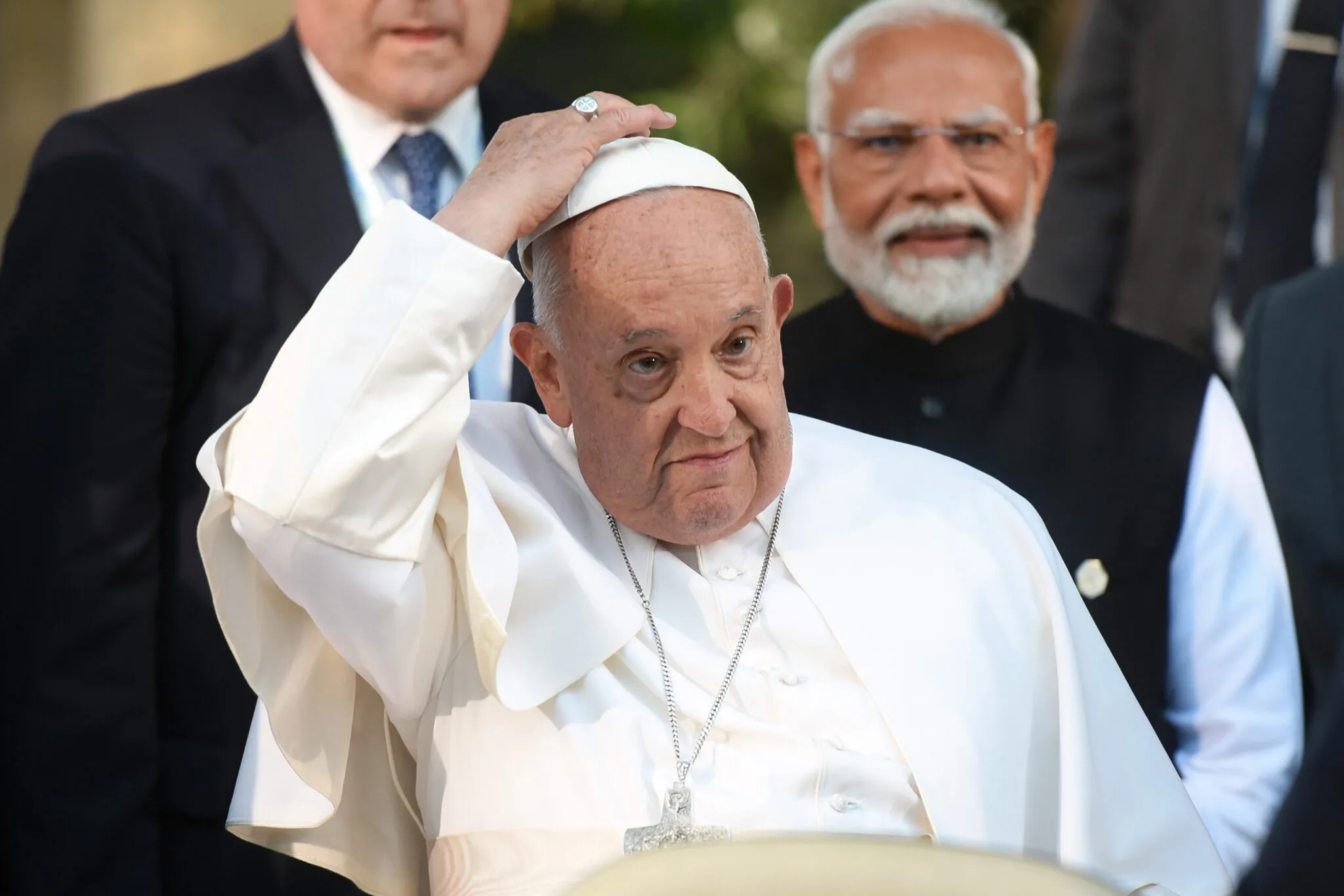 Papa Francesco: "Le suore con la faccia d'aceto non attirano!"