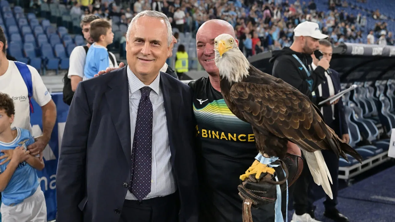 Scandalo Lazio: Licenziato il Falconiere dopo il Video Shock della Protesi!