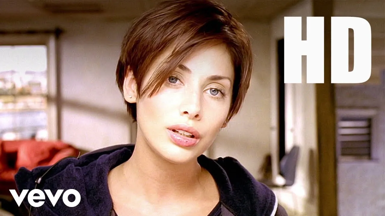 Scopri perché Natalie Imbruglia sta facendo impazzire l'Italia!