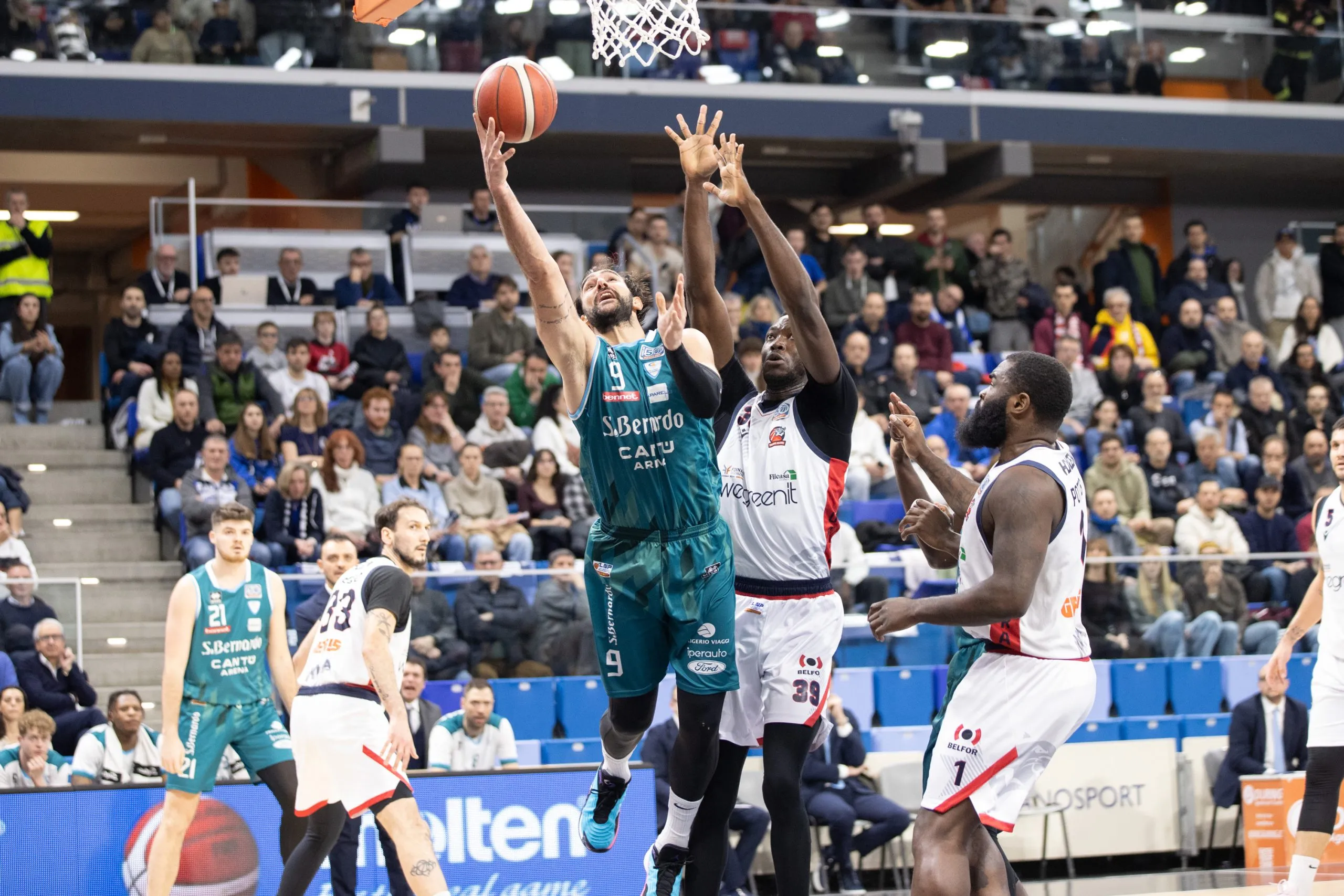 Urania Milano vs Cantù: La Battaglia del Basket che Ha Sorpreso Tutti!