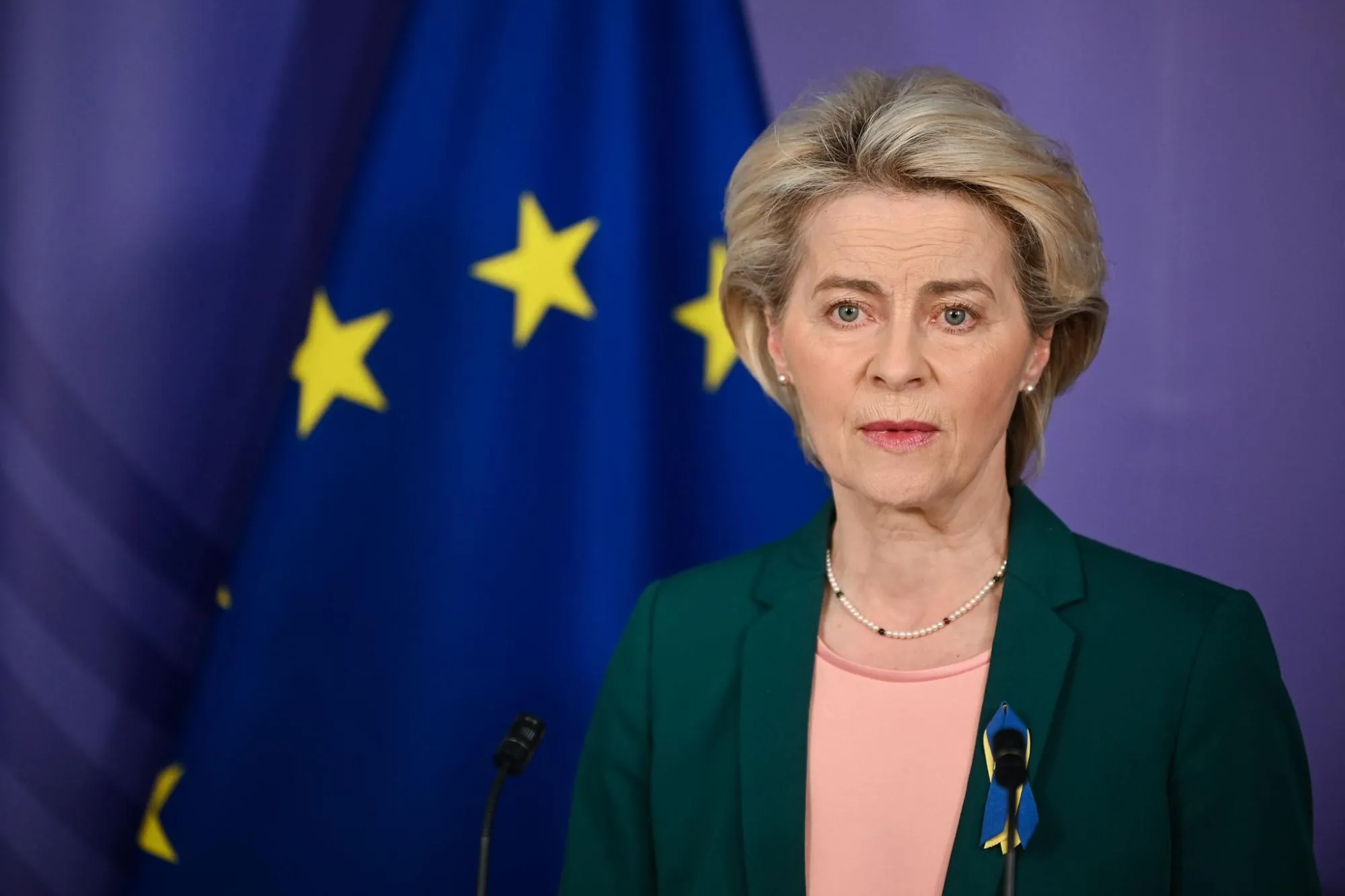 Ursula von der Leyen colpita da grave polmonite: cosa succede ora?