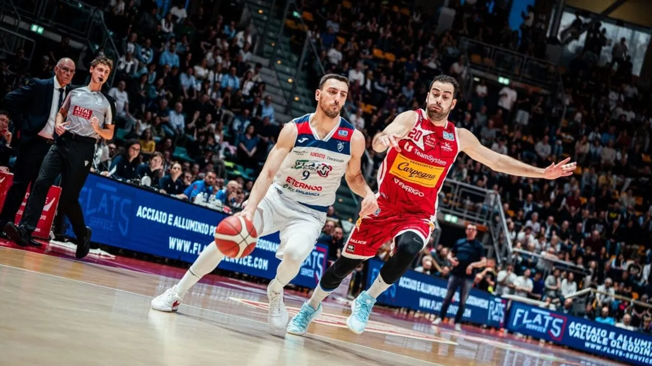 Fortitudo Bologna vs VL Pesaro: La Battaglia dei Playoff che Non Puoi Perdere!