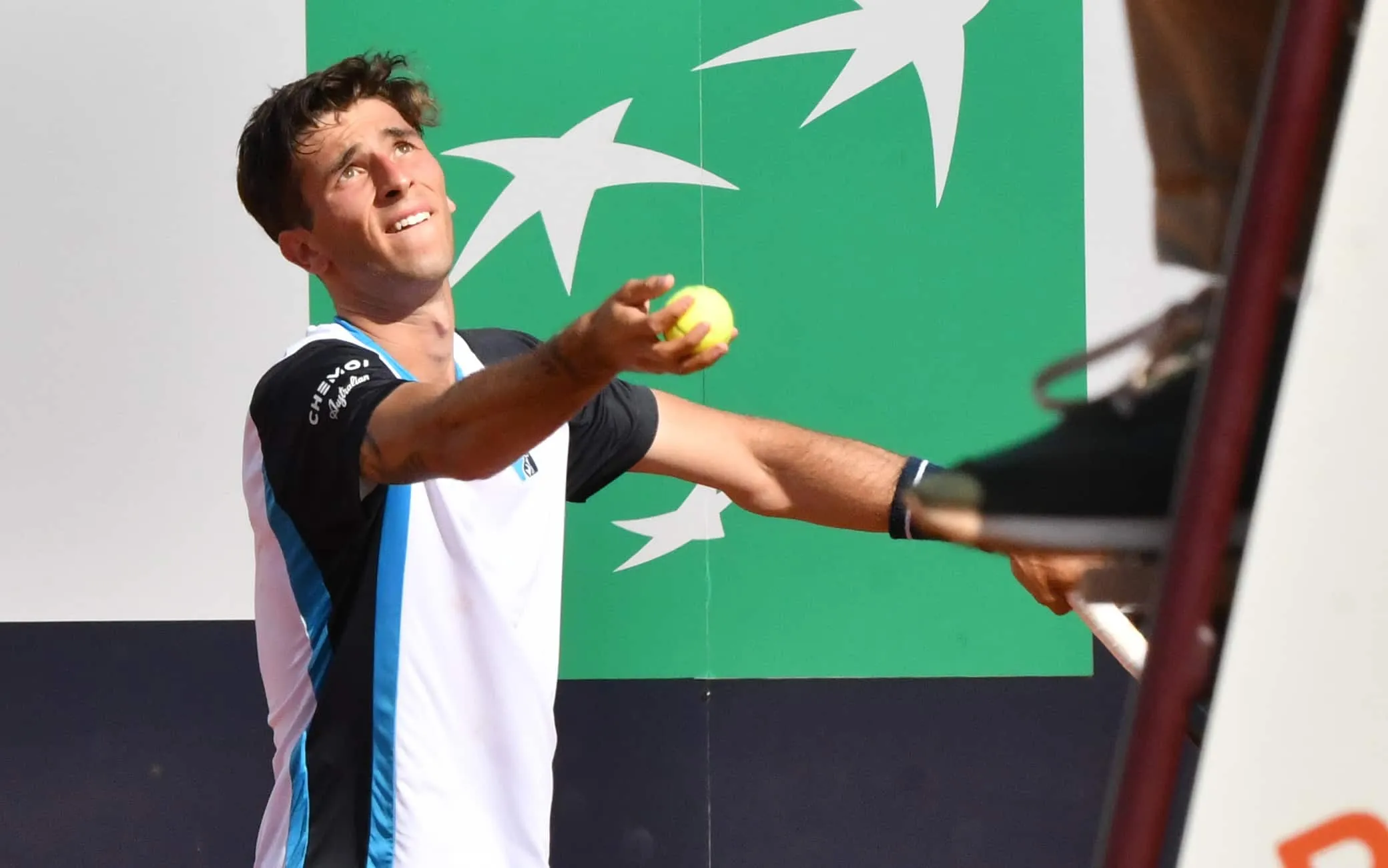 Il Gigante del Tennis: Scopri il Fenomeno che Sta Conquistando l'Italia!