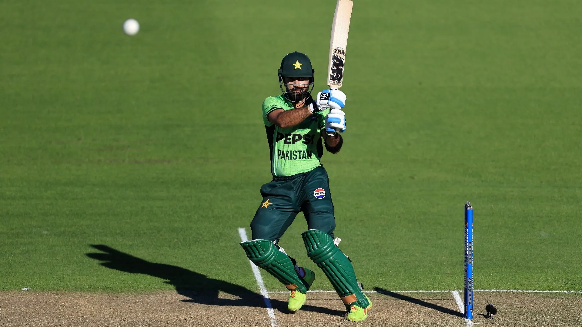 La Battaglia del Cricket: Peshawar Zalmi Sfida Lahore Qalandars in un Match Epico!