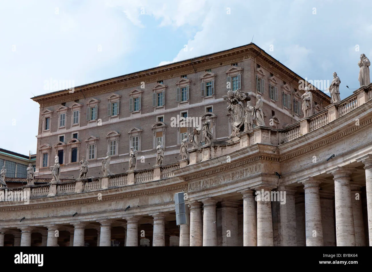 Scandali e Segreti: Cosa Accade nel Palazzo Apostolico?
