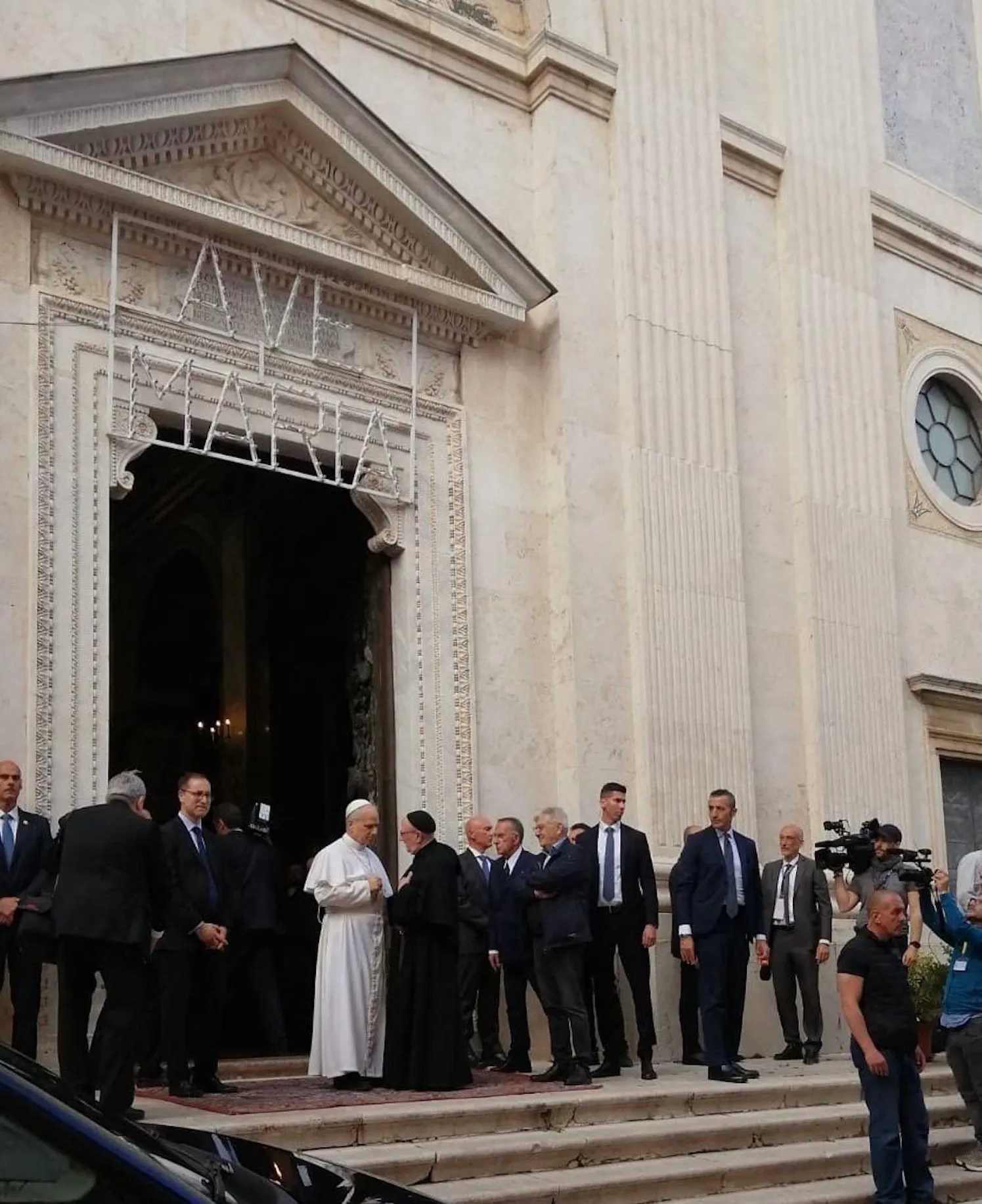 Scopri il Papa Leone XIV: La sua auto e il futuro della Chiesa!